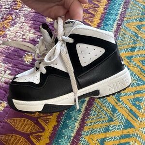 Vintage Y2K Black and White Nike Kids High Top Sneakers Size 7C Toddler